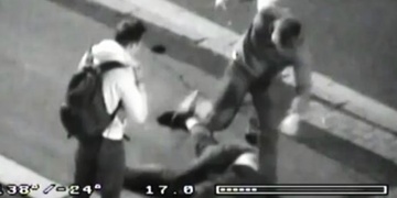 Napadli muže, když zraněný utekl, seřezali i jeho přítelkyni