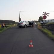 Smrtelná havárie motocyklu a střet auta s vlakem