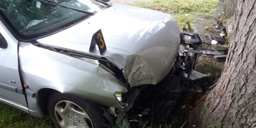 Paní se pokusila zajet Donáta, Donát vydržel, auto ne