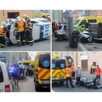 Vážné nehody v Plzni: Převrácený vůz strážníků i havárie skútru