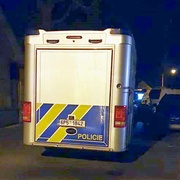 Když útočník myslel, že je žena mrtvá, sám se udal policii