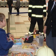 Hasiči obsadí Tesco na Rokycanské, místo stříkaček však vezmou pastelky