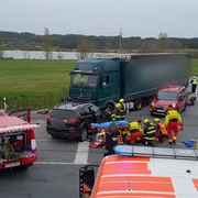 Vážná dopravní nehoda, na místě přistával vrtulník leteckých záchranářů