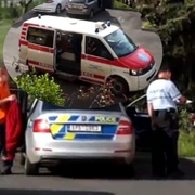 Opilý řidič sanitky havaroval a pacientka zemřela