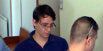 Vraha dívky, osmnáctiletého Daniela Miarko, eskortovali k soudu