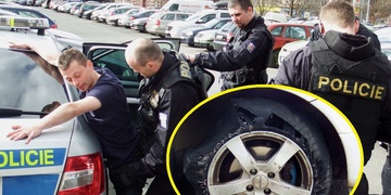 Těžce opilý Slovák řádil s autem po Plzni, nevadila mu ani rozervaná pneumatika