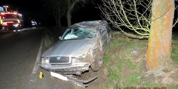 Při havárii utrpěli zranění mladík a dívka