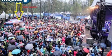 Žárlivec zbil nevinného muže – neviděli jste útok na majálesu?