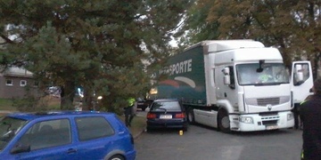 Opilý Rumun vyrazil s kamionem na demoliční derby, zadržet ho pomohla malá holčička