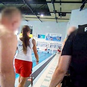 Napadení v parní komoře bazénu na Slovanech