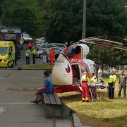 Muž spadl pod popelářský vůz a ten ho přejel