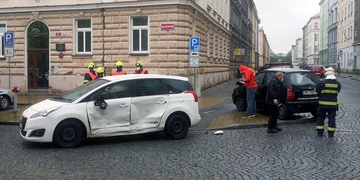 Nehoda na Mikulášském náměstí