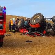 Traktor zavalil jednadvacetiletého traktoristu