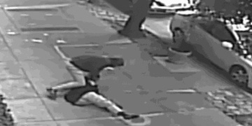 Útočník ženu zbil a oloupil