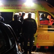 Bulhaři nechtěli pít, tak je Polák pořezal nožem na koberce