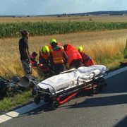 Čelní střet motocyklu s náklaďákem