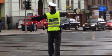 Křižovatku U Práce řídí dopravní policisté