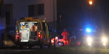 Mladý muž byl před domem nalezen mrtvý