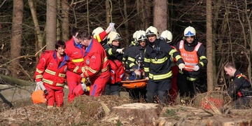 Přilba zabránila dekapitaci hlavy