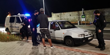 Ze zákazu si nic nedělají a jezdí dál