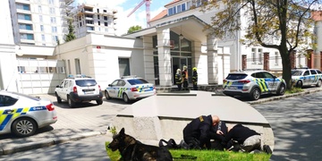 Nahlášená bomba - evakuováno 250 lidí