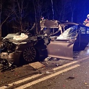 Vozidlo ve vysoké rychlosti vjelo do kamionu, hasiči vyprošťovali dvě osoby