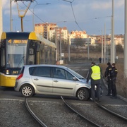 Další řidič zablokoval tramvajové kolejiště