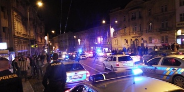 Šílená noc na šílené Americké, Krampusové se zde bili s lidmi