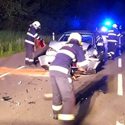 Při noční nehodě byli zraněni dva lidé