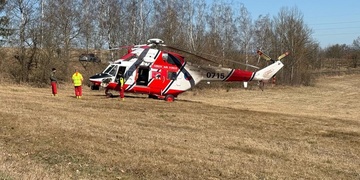 Několikasetkilový balík sena spadl na seniora