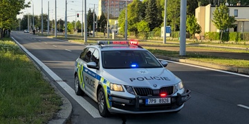 Muže mělo srazit auto a z místa ujet