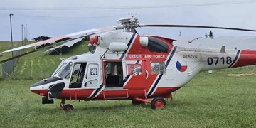 Cyklista po střetu se psem utrpěl vážná zranění a musel pro něj vrtulník