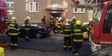 Požár v Plzni na Borech, jeden popálený