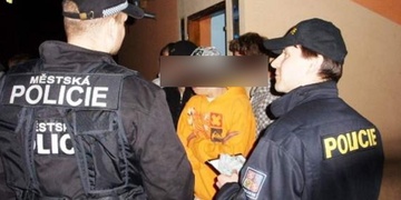 Těžce opilé děti na Americké třídě