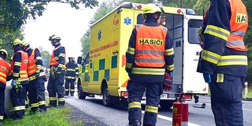 Dopravní nehoda uzavřela hlavní tah z Plzně na Karlovy Vary