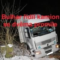Bulhar se dvěma promile havaroval s kamionem