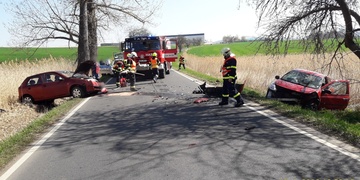 Při čelním střetu byli zranění tři lidé