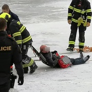 Záchrana bruslaře