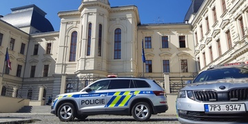 Anonym oznámil uložení bomby v budově soudu