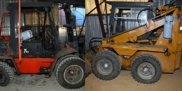 Zloděj se zaměřil na stavební stroje