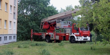 Záchrana seniorky z balkonu