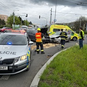 Při střetu vozů byla zraněna žena a její syn