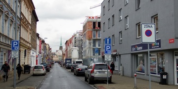 Dnes mezi Klatovskou třídou a Centrálním autobusovým nádražím začala platit parkovací zóna F