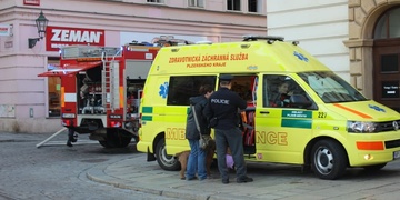 Požár bytu v Dominikánské ulici, na místě dva zranění