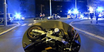 Motocyklista ujížděl policii a havaroval