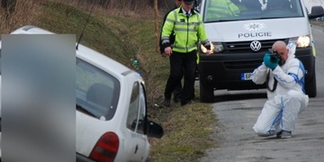 Ve vozidle byl nalezen mrtvý muž