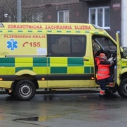 Mladý řidič srazil na přechodu ženu