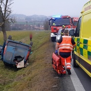 Střet dvou aut na silnici z Plzně do Nepomuku