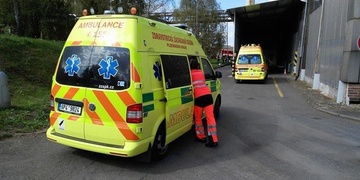 Únik tisíce litrů kyseliny dusičné