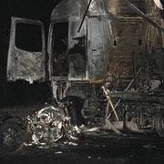 Střet motocyklu s kamionem se změnil v ohnivé inferno, které motorkář nemohl přežít